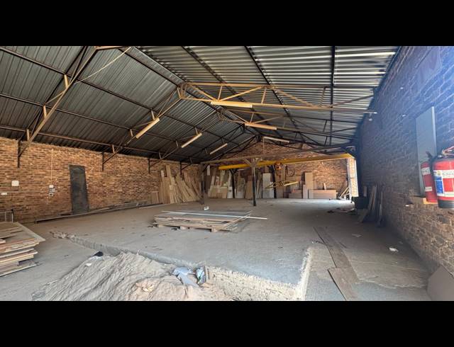 2,800M² WAREHOUSE TO LET IN KEW